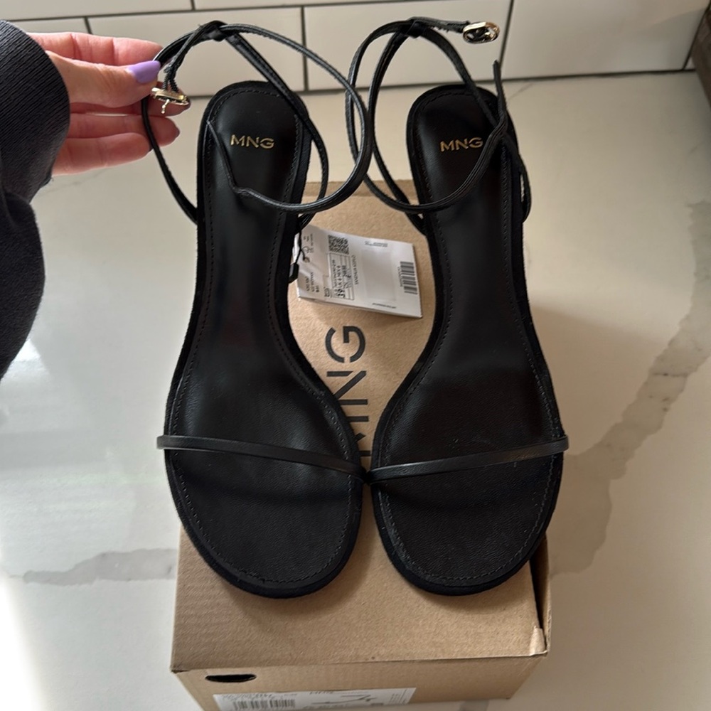NWT MANGO ankle cuff healed sandal